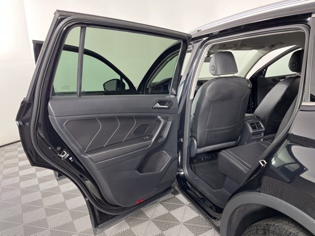Used 2023 Volkswagen Tiguan SE image 39