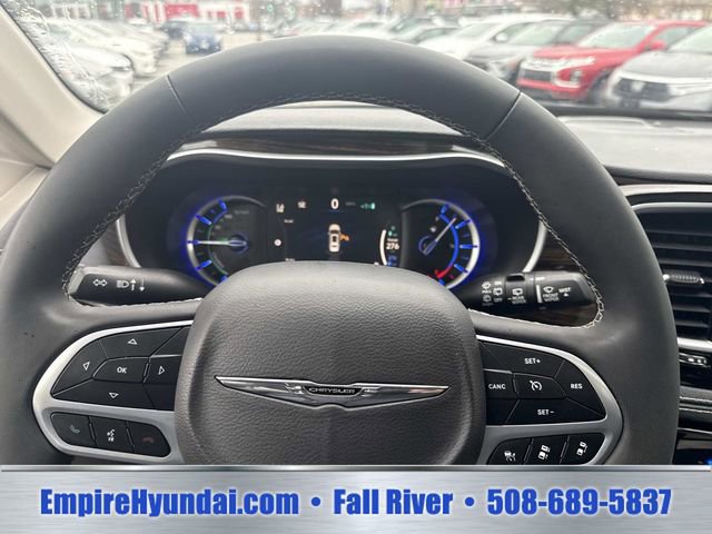 Used 2023 Chrysler Pacifica Limited FWD image 28