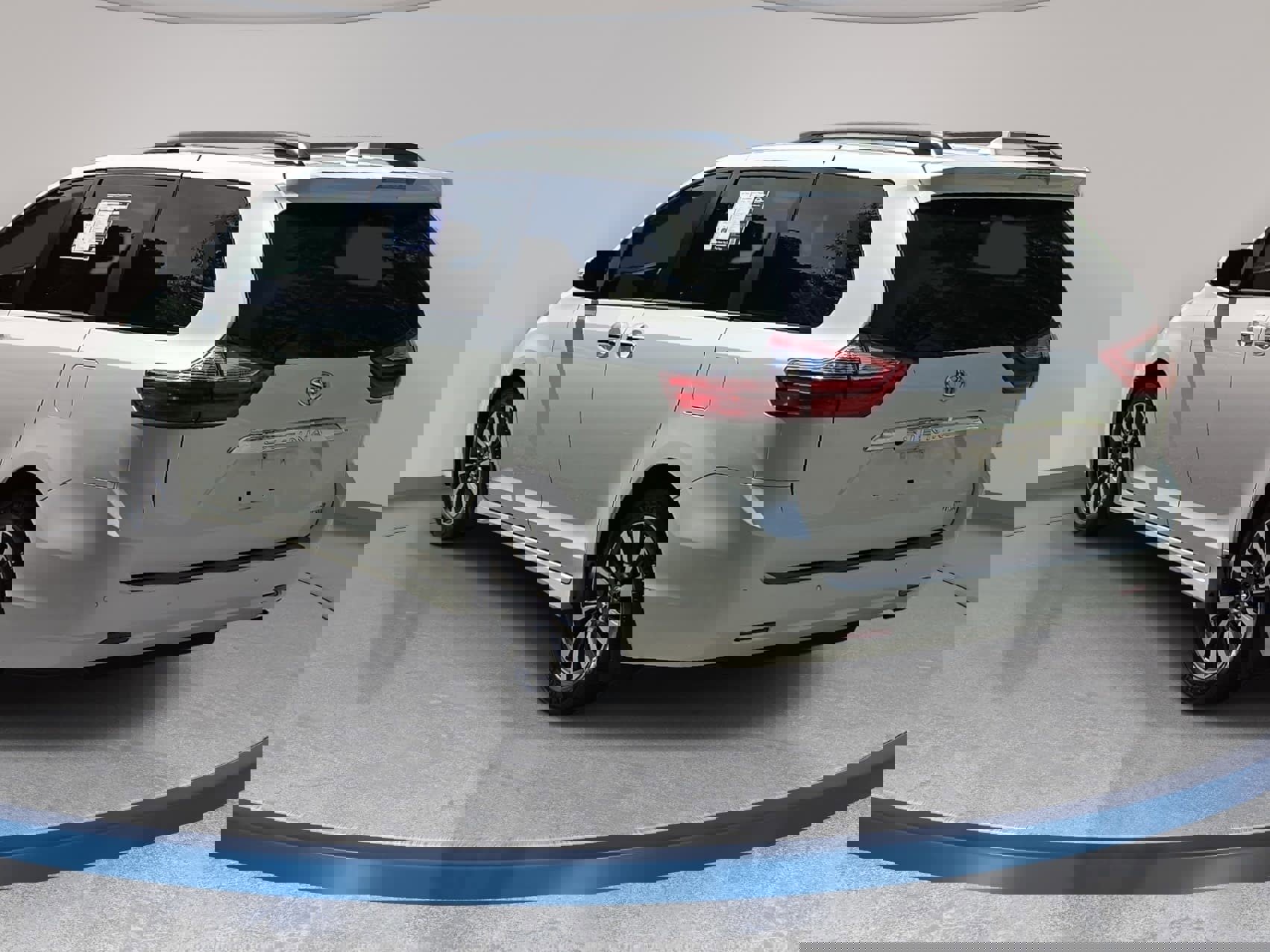 Used 2018 Toyota Sienna Limited image 7