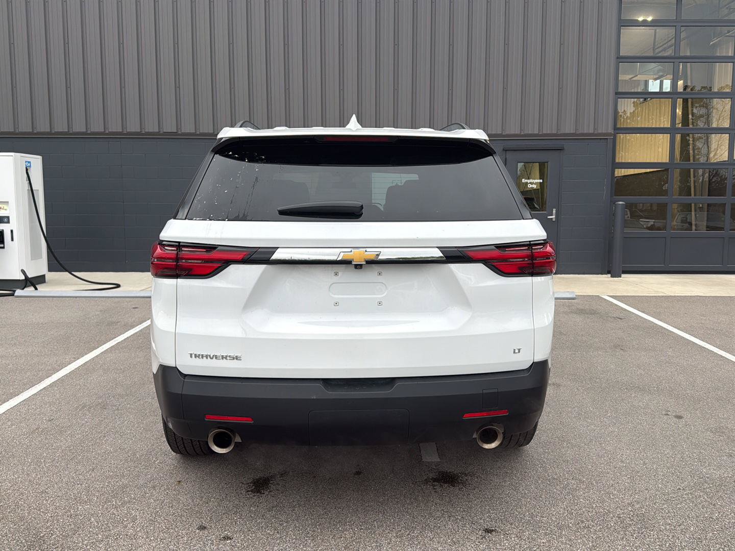 Used 2023 Chevrolet Traverse LT FWD image 4