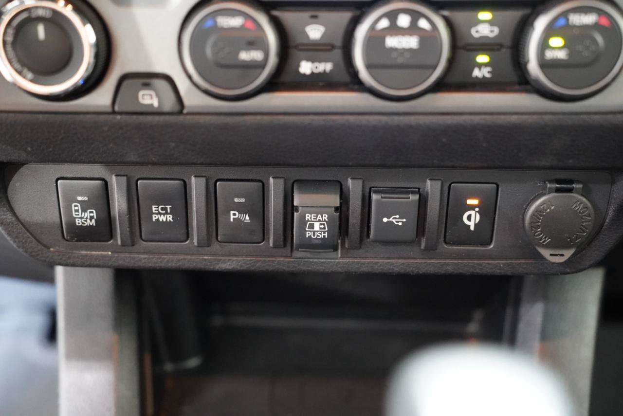 Used 2021 Toyota Tacoma TRD Sport w/ TRD Premium Sport Package AWD/4WD image 23