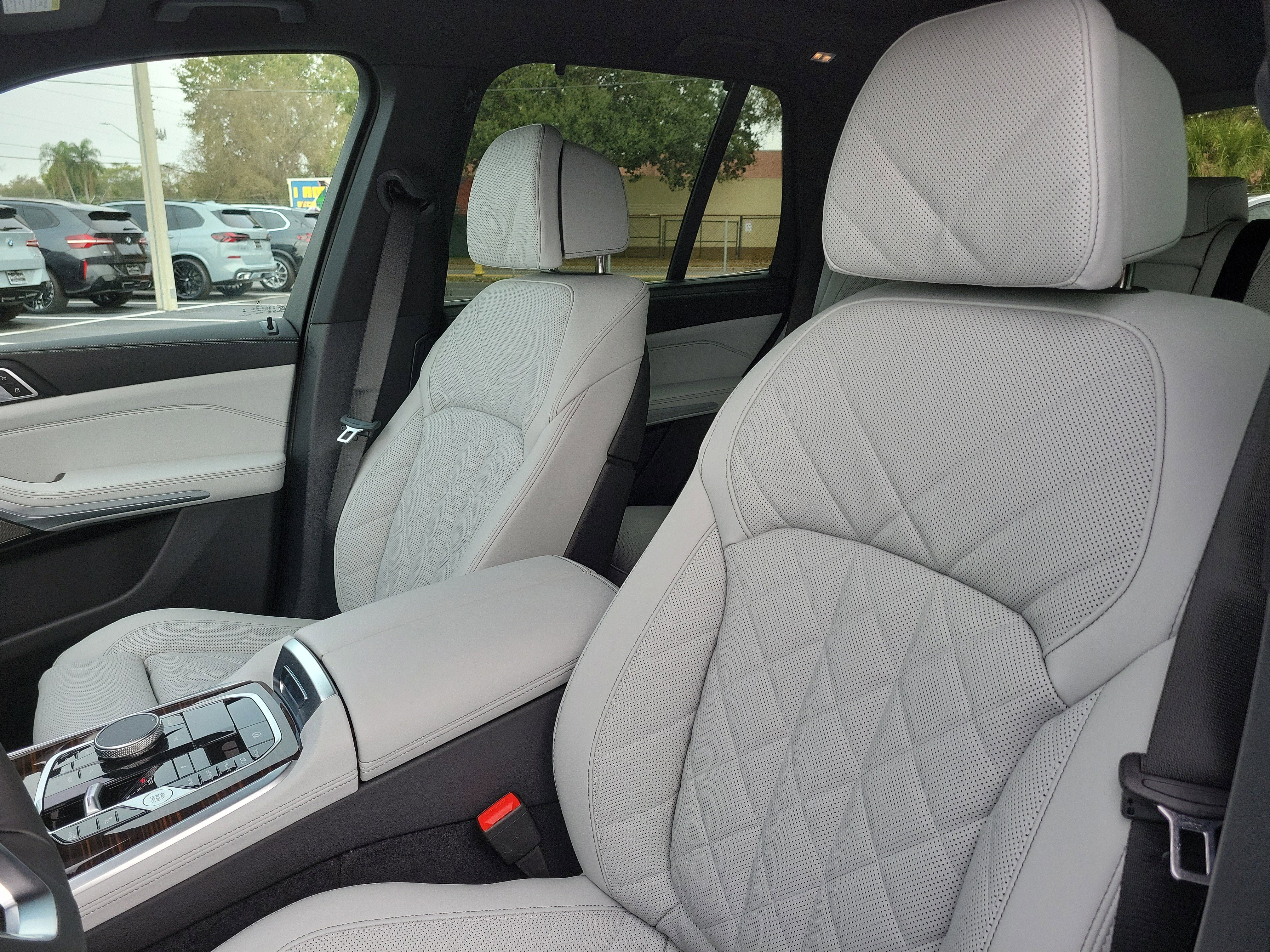 New 2026 BMW X5 xDrive40i w/ Climate Comfort Package AWD/4WD image 17