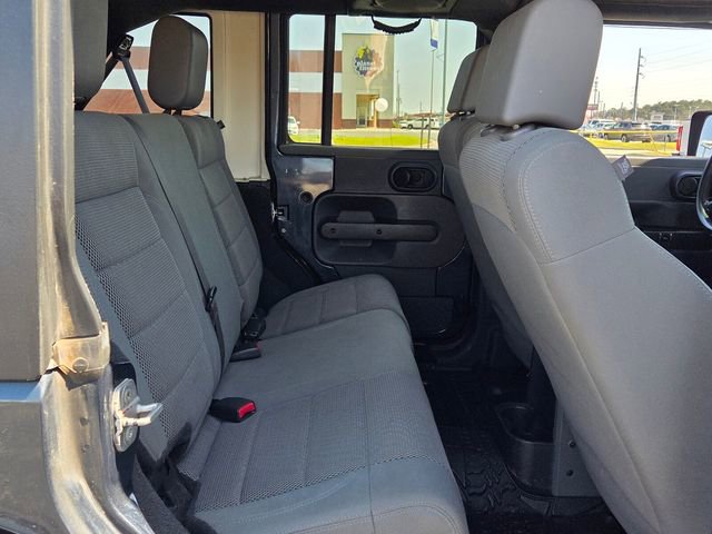 Used 2007 Jeep Wrangler Unlimited Sahara w/ Dual Top Group image 17