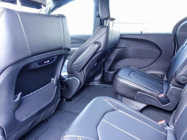 New 2026 Chrysler Pacifica Select image 15