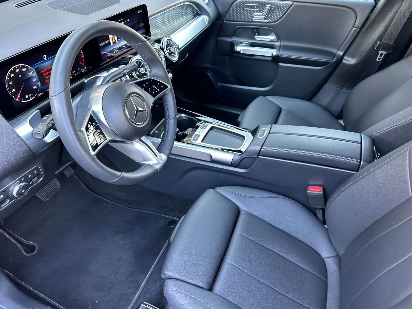 Used 2025 Mercedes-Benz GLB 250 4MATIC image 10