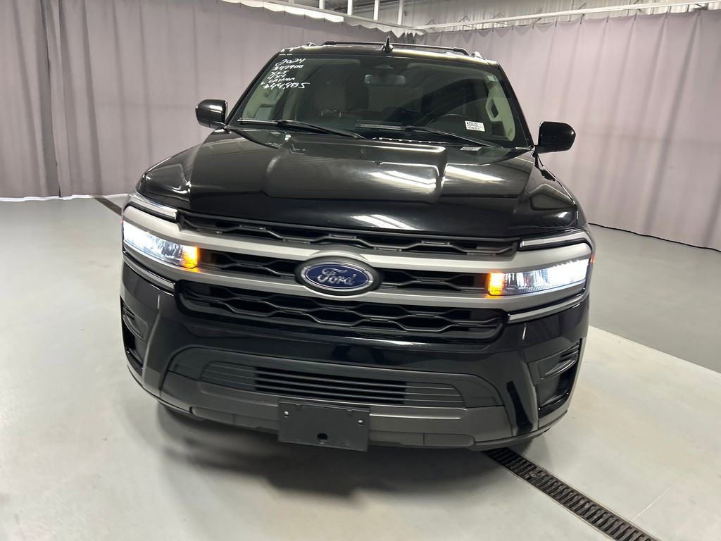 Used 2024 Ford Expedition Max XLT image 2