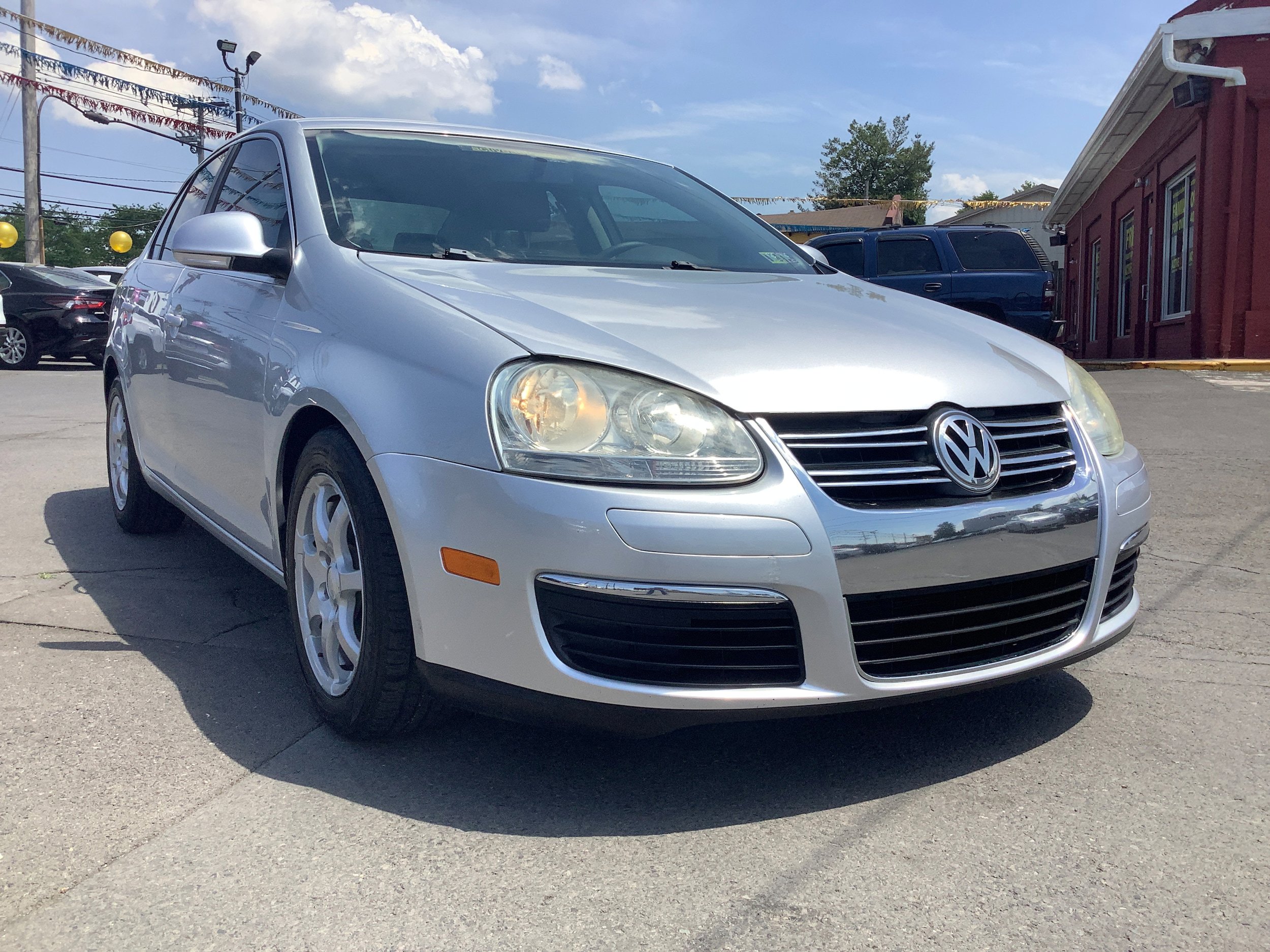 Used 2010 Volkswagen Jetta SE FWD image 1