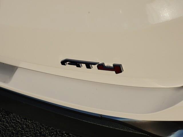 Used 2023 GMC Terrain AT4 image 8
