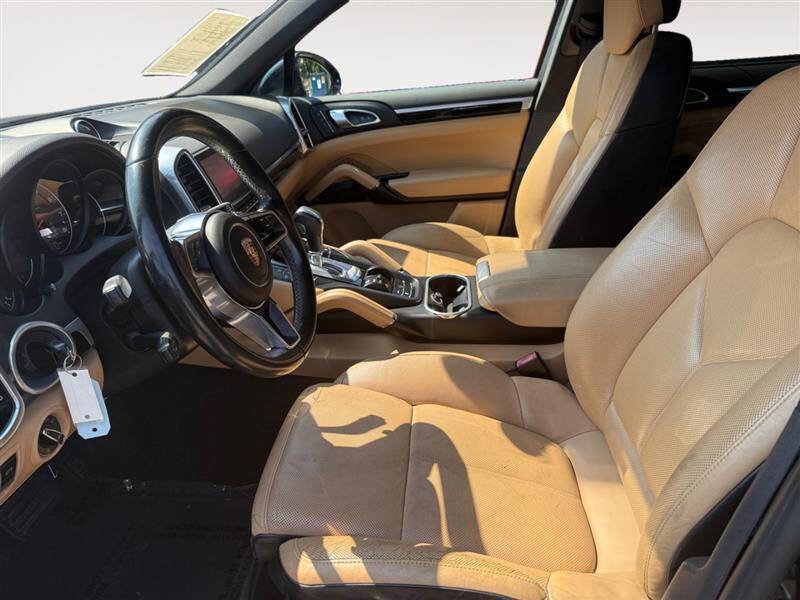 Used 2016 Porsche Cayenne w/ Premium Package AWD/4WD image 9