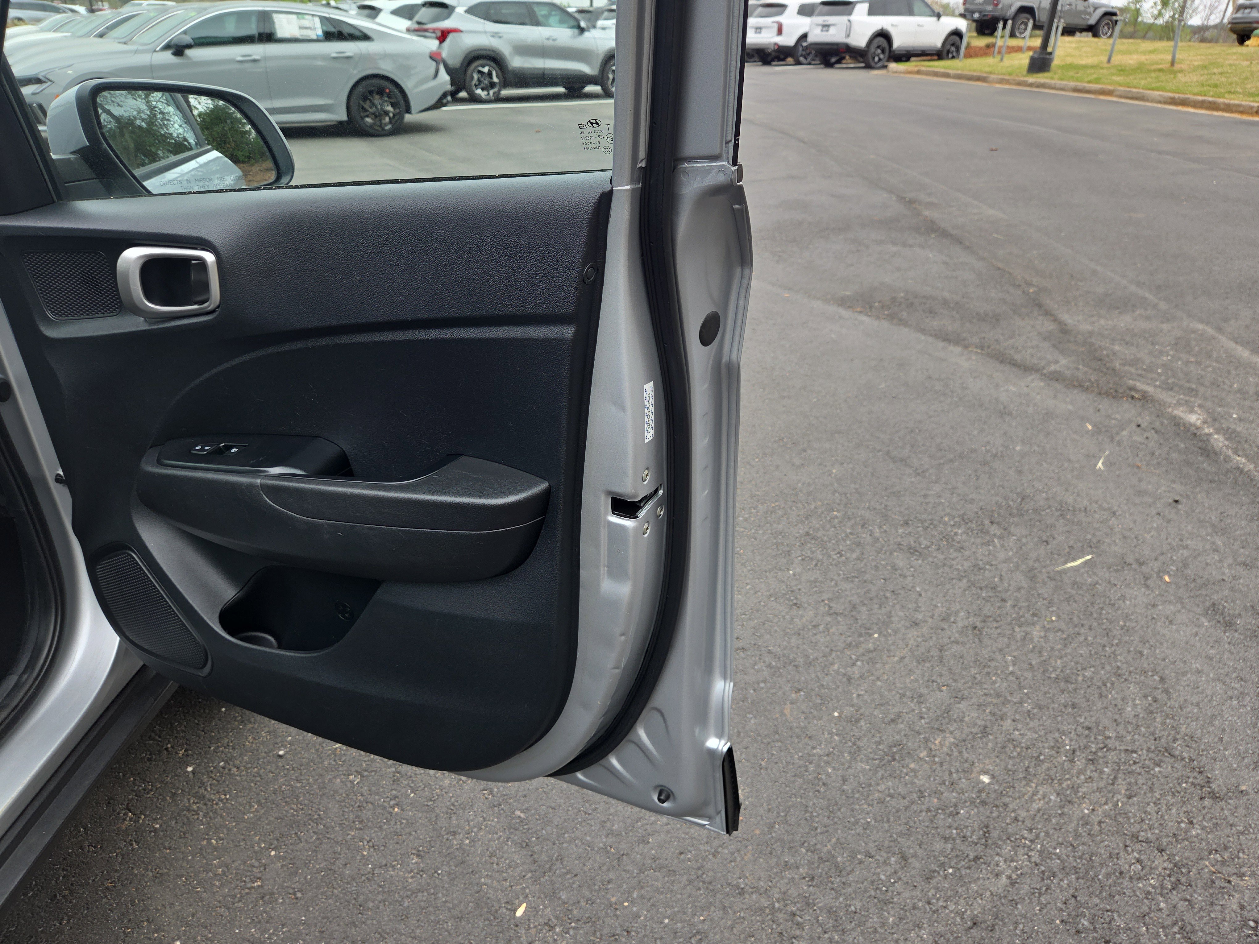 Used 2022 Hyundai Venue SEL w/ Cargo Package image 37