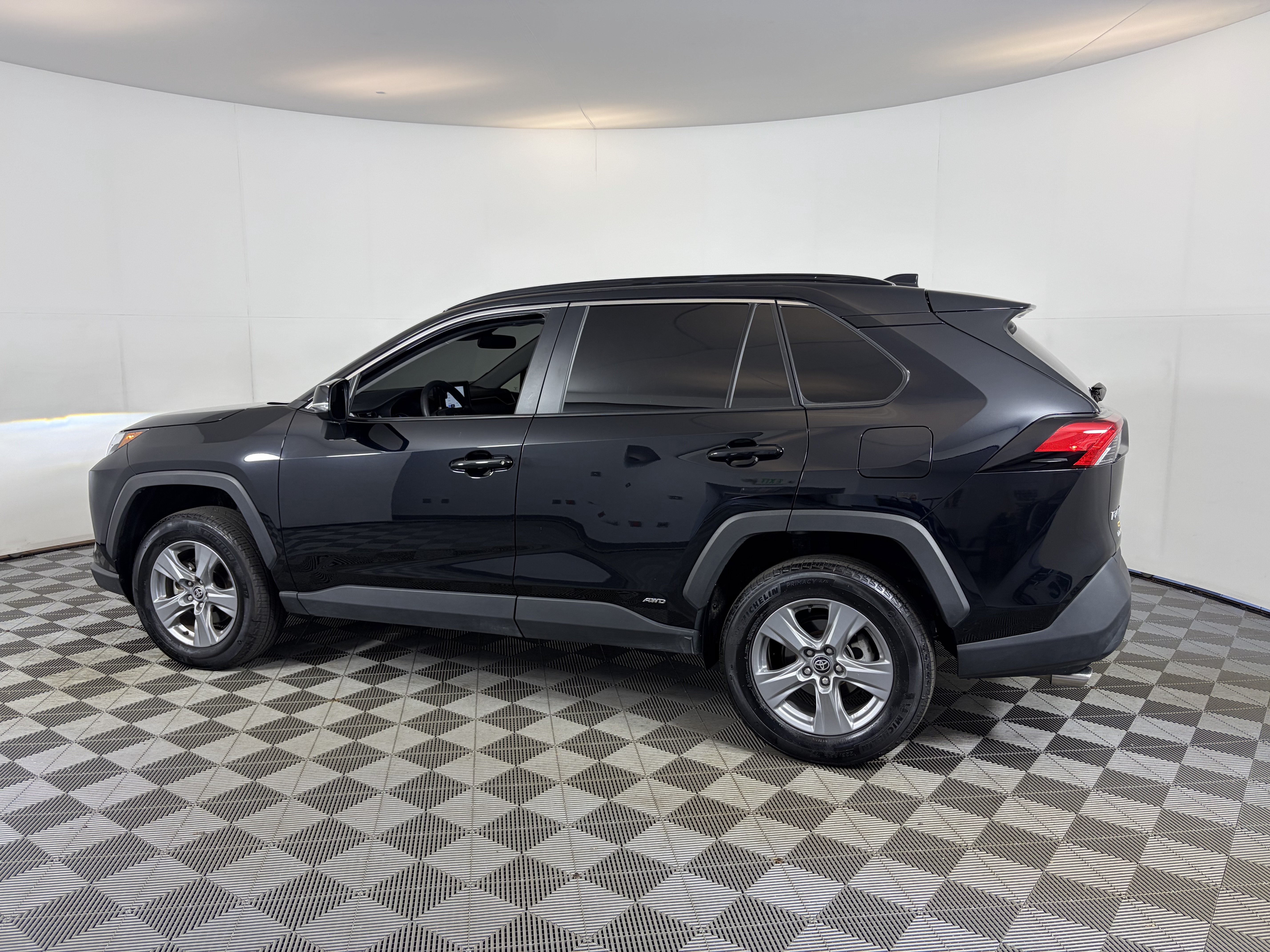 Used 2025 Toyota RAV4 XLE AWD/4WD image 10