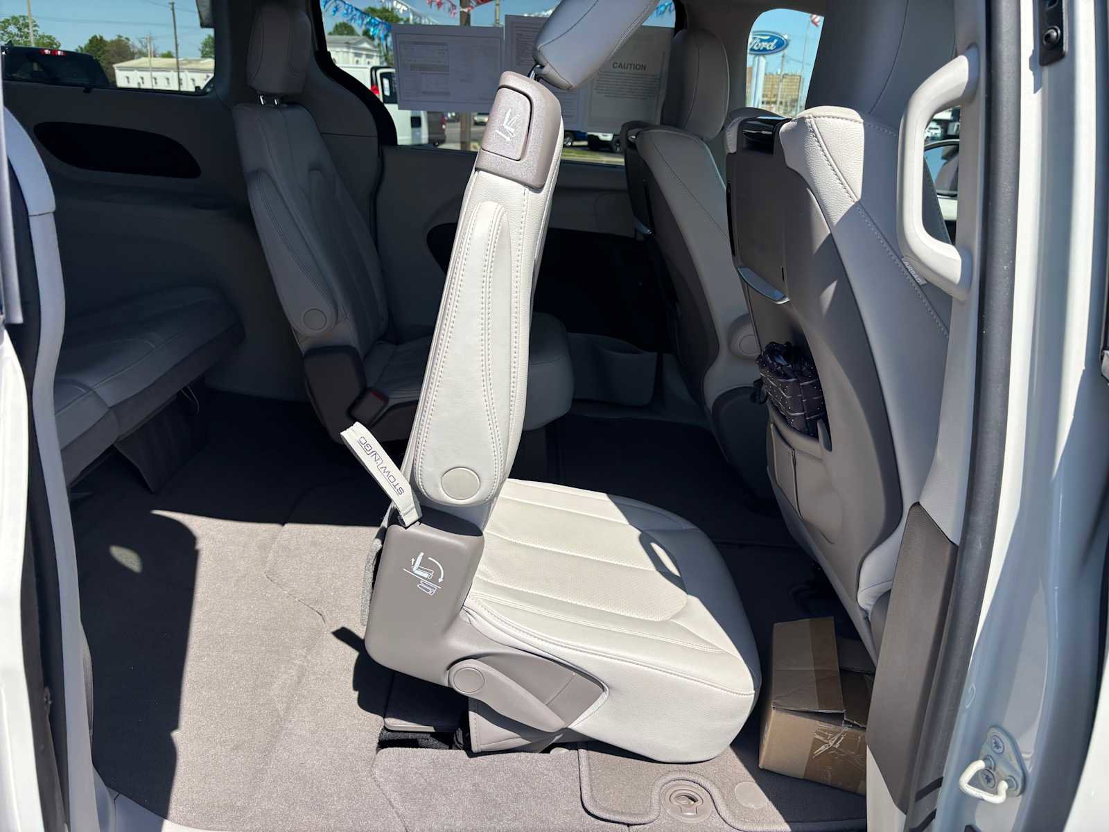 Used 2020 Chrysler Pacifica Touring-L Plus w/ Tire & Wheel Group image 14