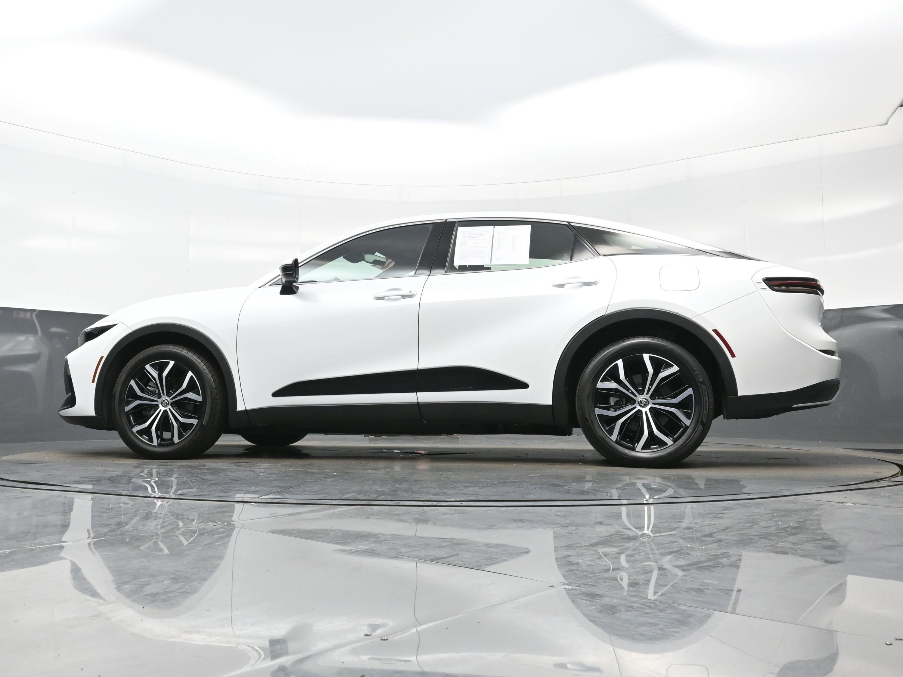 Used 2024 Toyota Crown XLE AWD/4WD image 29