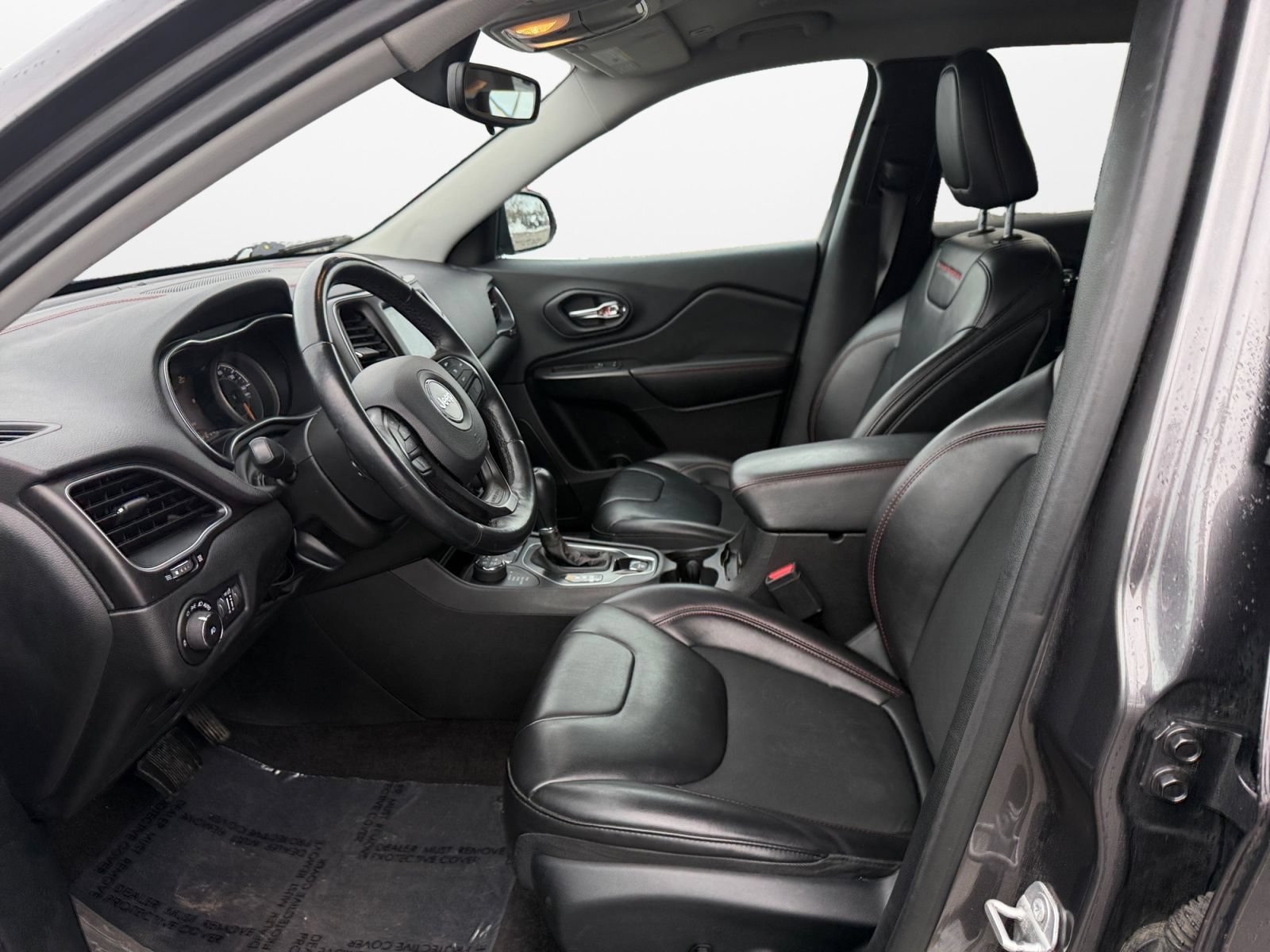 Used 2019 Jeep Cherokee Trailhawk w/ Cold Weather Group AWD/4WD image 10