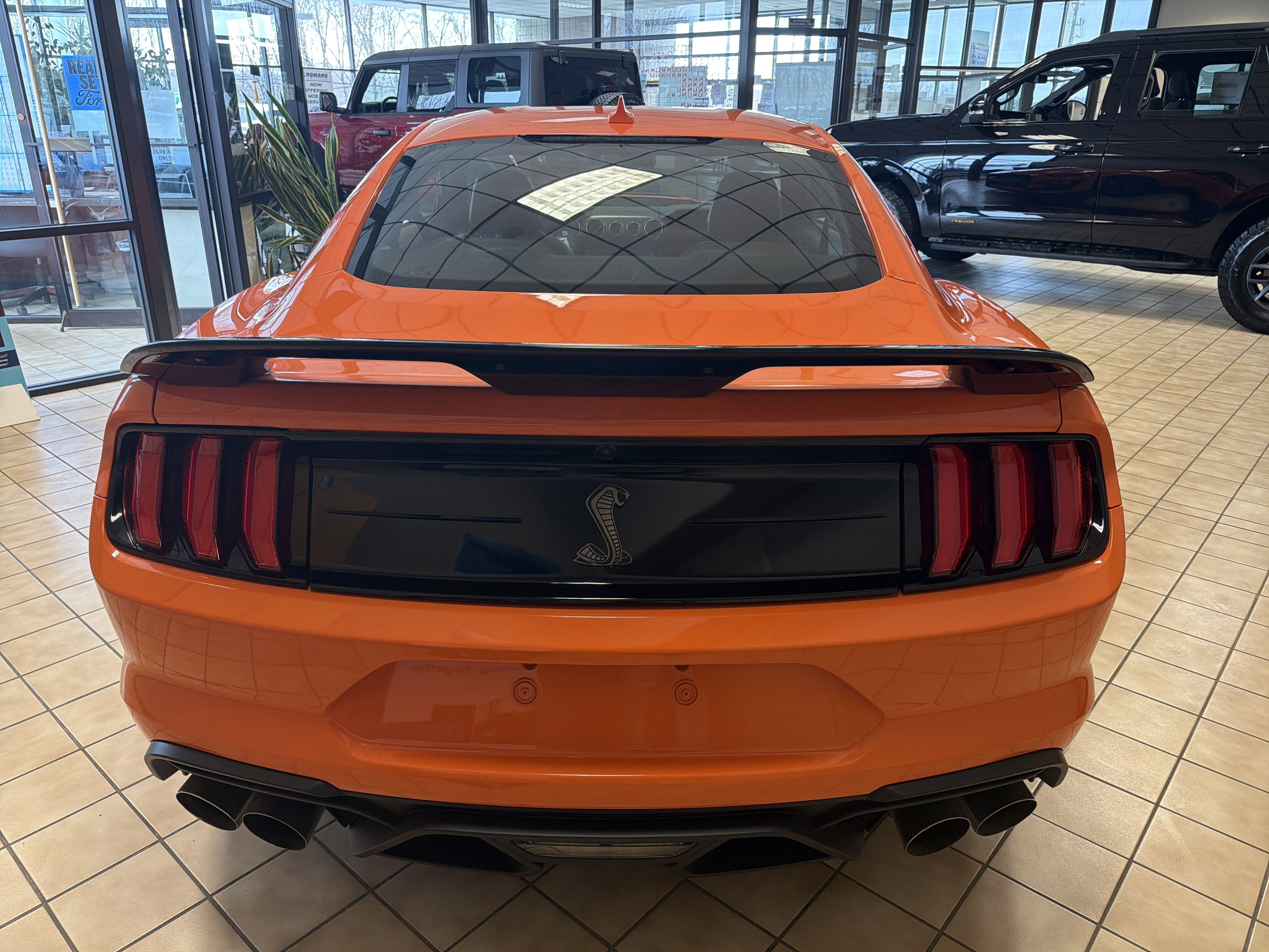 Used 2020 Ford Mustang Shelby GT500 w/ Technology Package RWD image 5