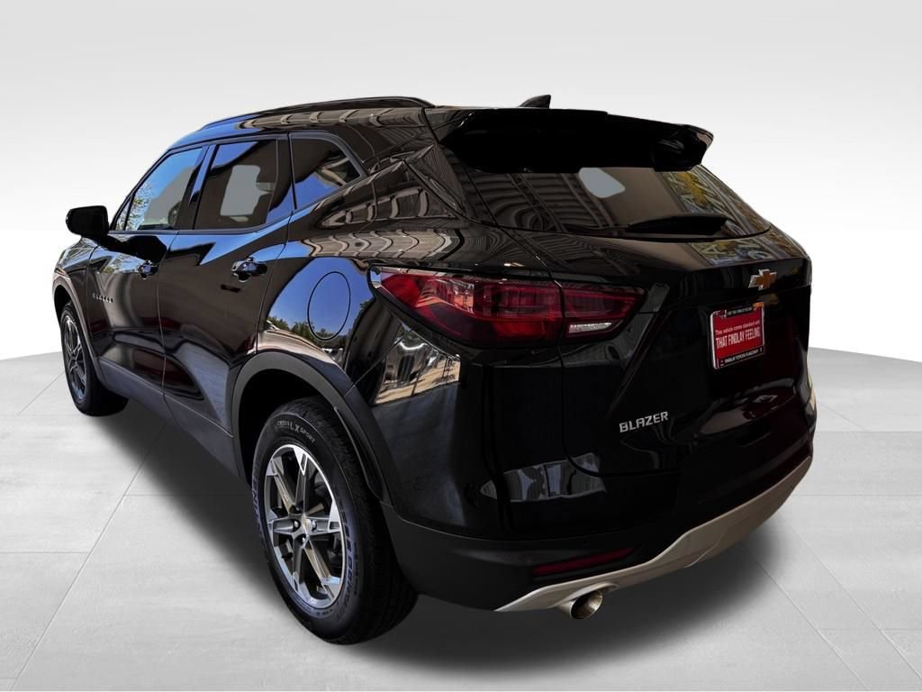 Used 2025 Chevrolet Blazer LT w/ Sound & Technology Package FWD image 4
