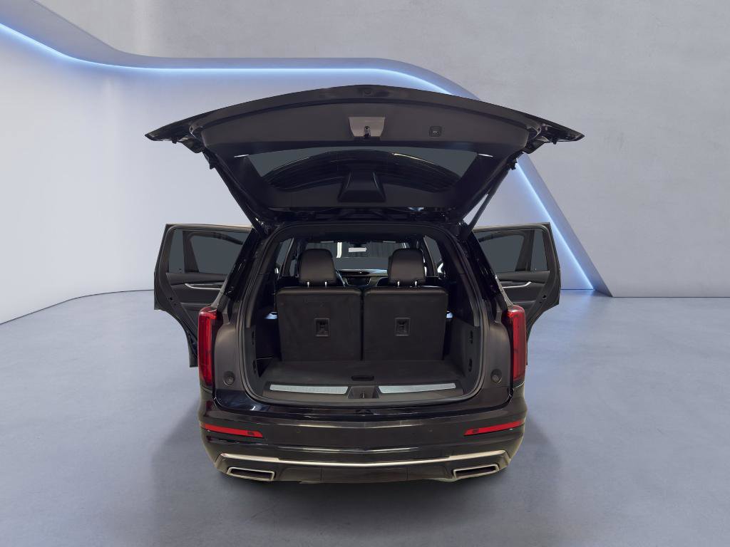 Used 2022 Cadillac XT6 Premium Luxury image 11