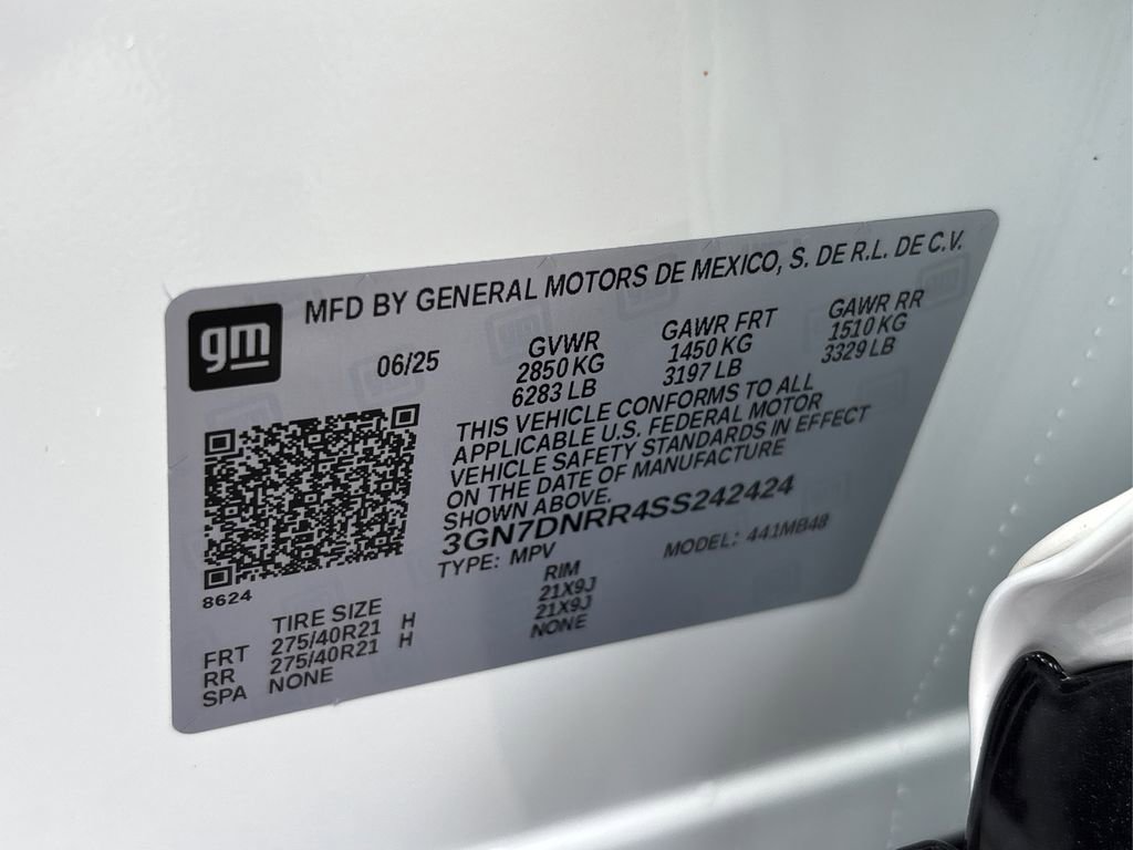 Used 2025 Chevrolet Equinox EV LT w/ Convenience Package II image 12