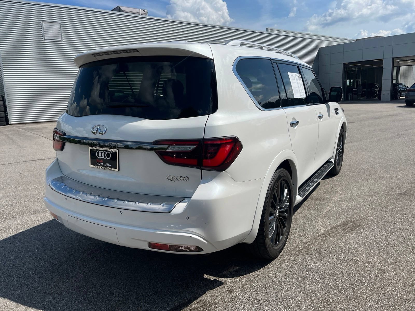Used 2021 INFINITI QX80 Premium Select w/ All-Season Package RWD image 5