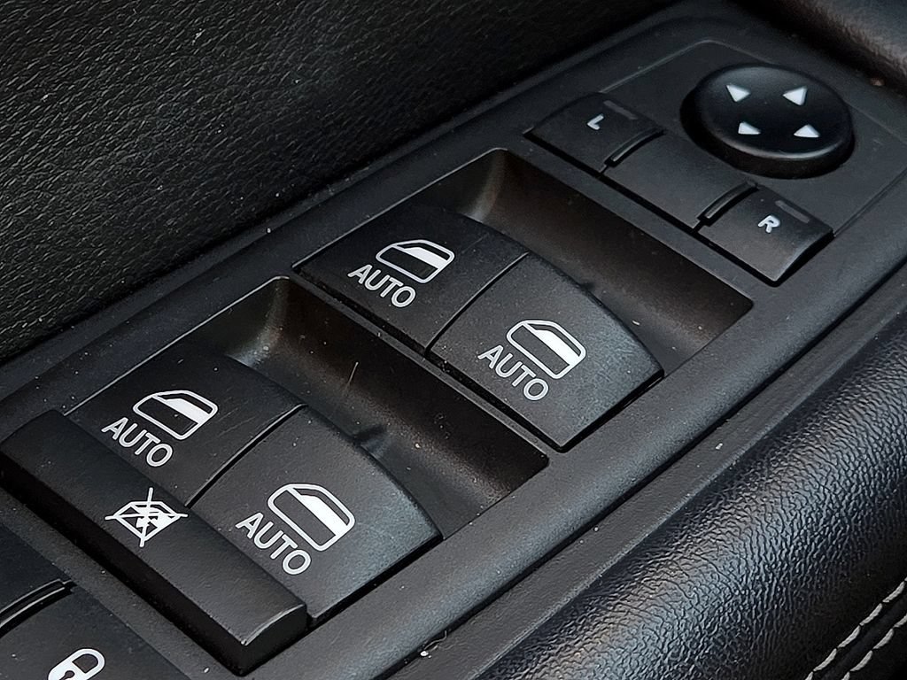 Used 2019 Chrysler Pacifica Touring-L Plus w/ Advanced Safetytec Group FWD image 17