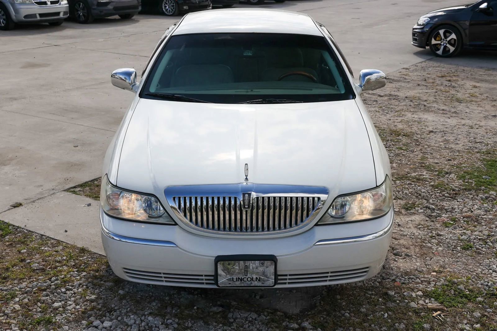Used 2003 Lincoln Town Car Executive image 10