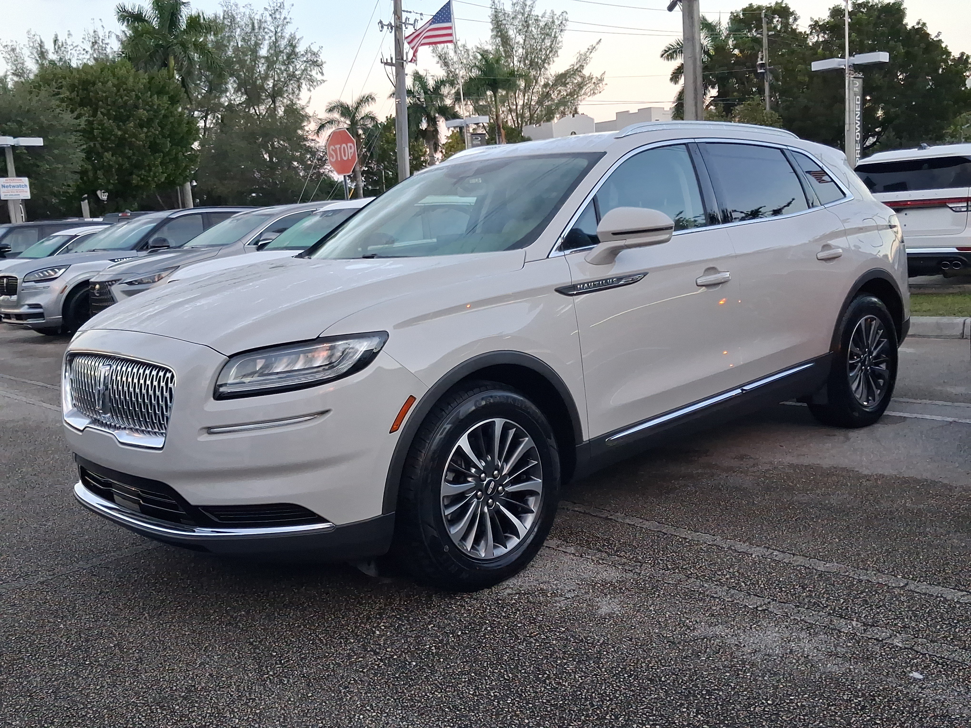 Certified 2023 Lincoln Nautilus FWD image 2