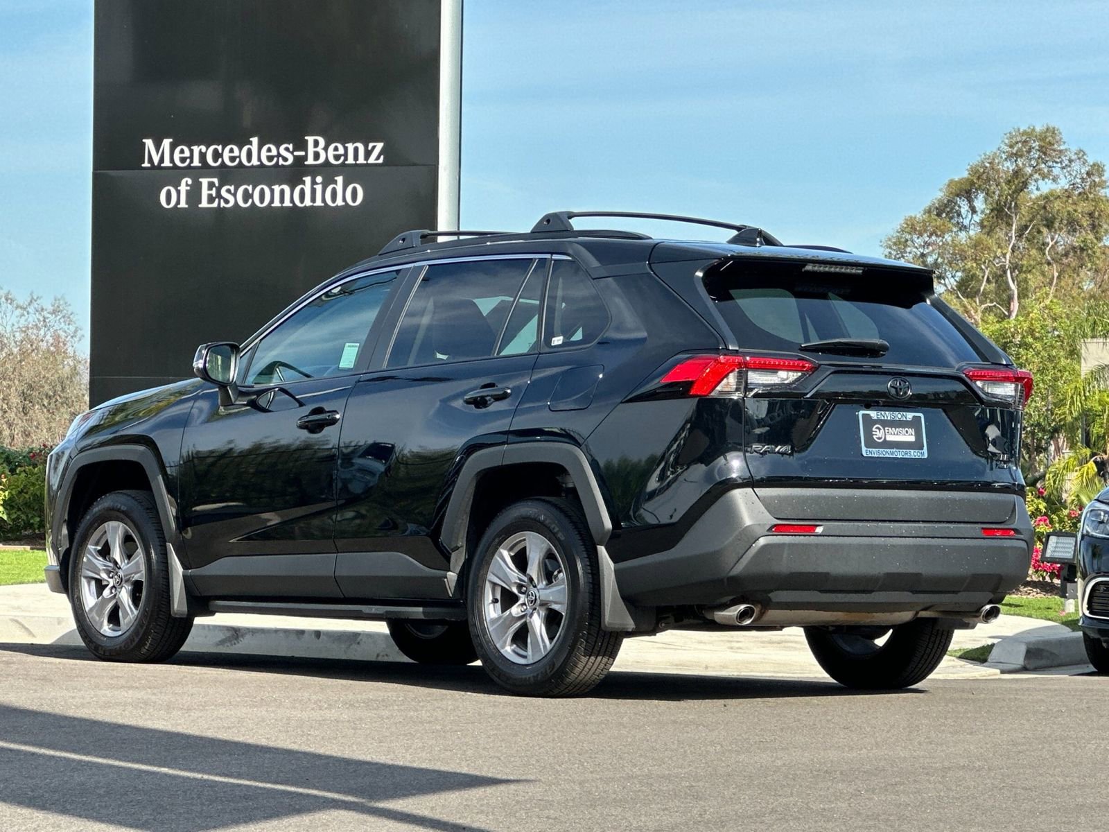 Used 2025 Toyota RAV4 XLE w/ Convenience Package AWD/4WD image 5