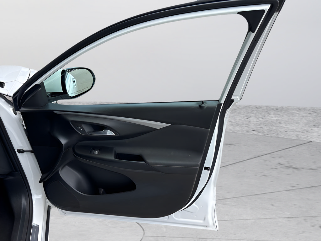 Used 2025 Buick Envista Avenir FWD image 44