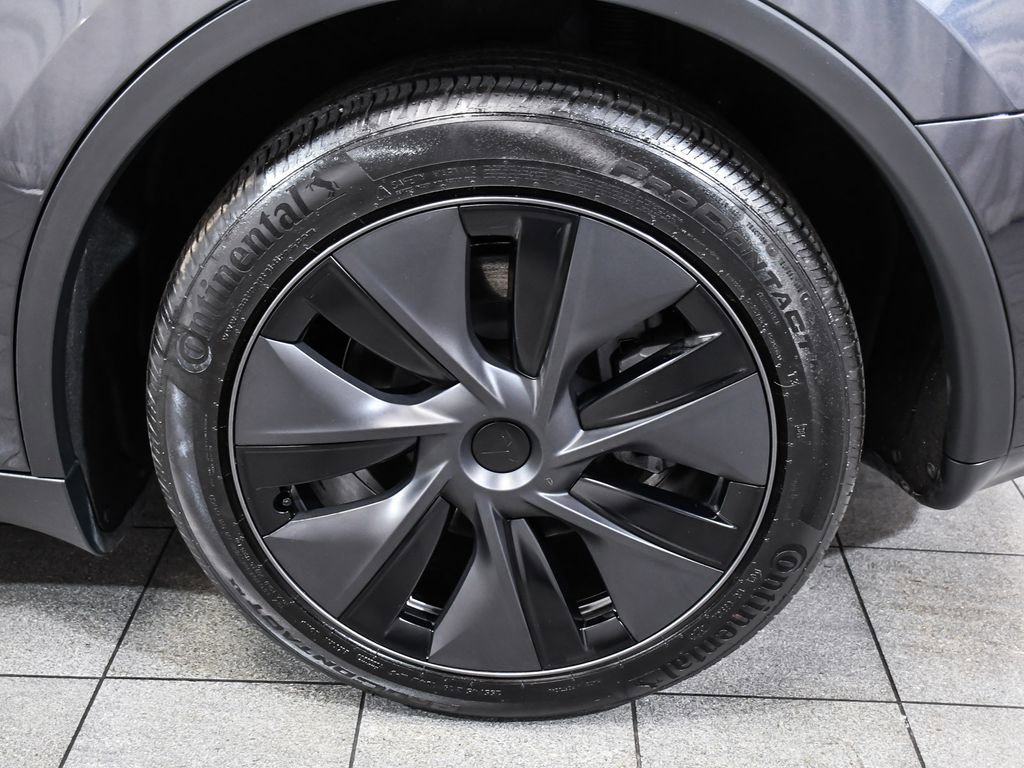 Used 2025 Tesla Model Y Long Range AWD/4WD image 8