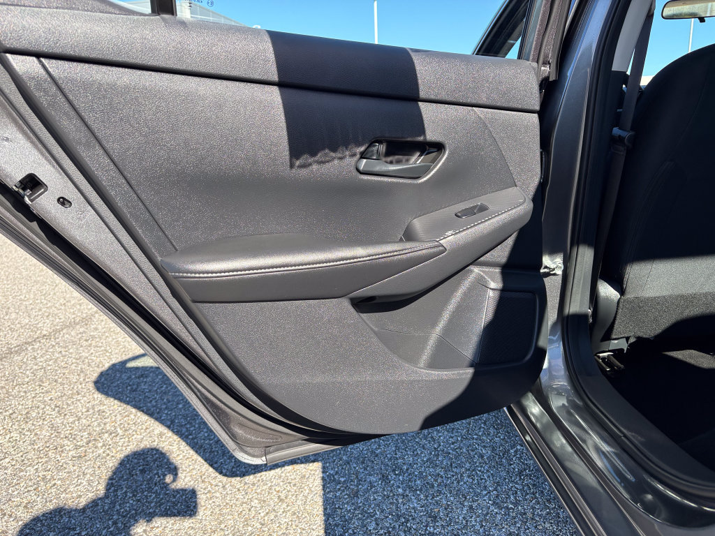 Used 2025 Nissan Sentra S FWD image 40