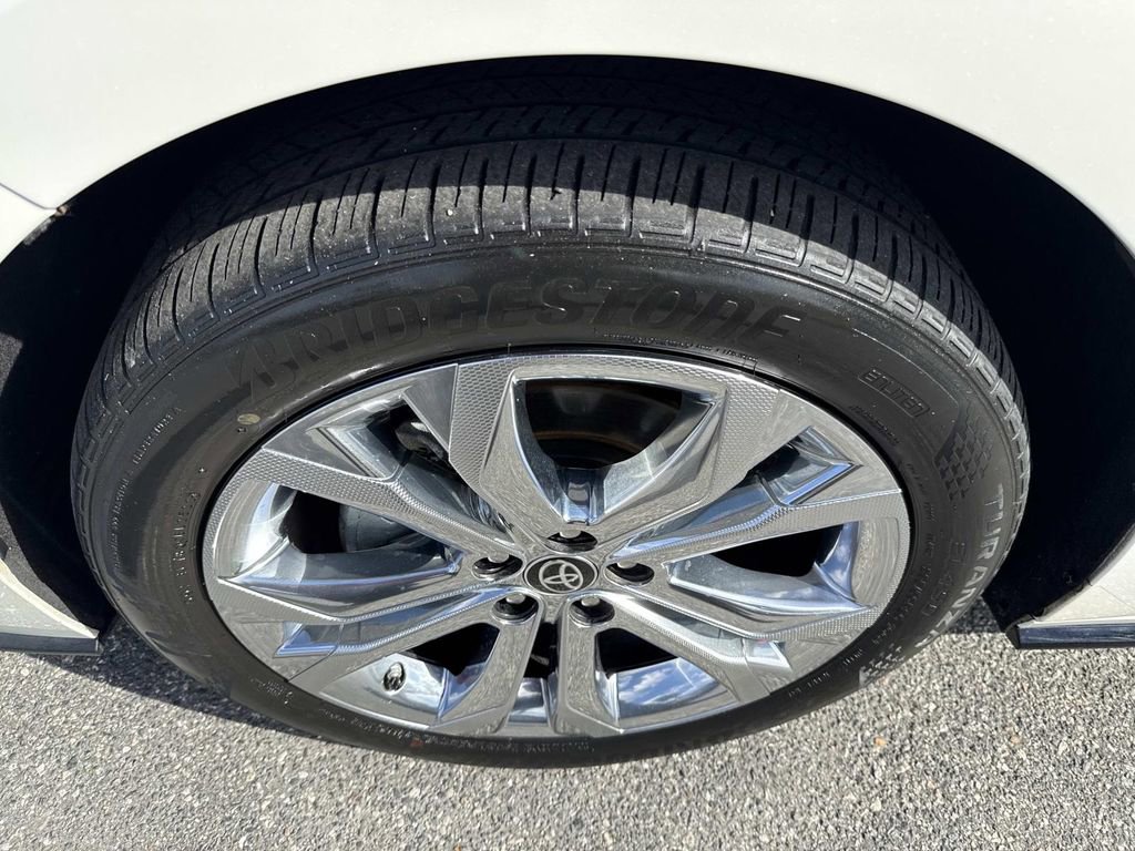 Used 2021 Toyota Sienna Platinum image 12