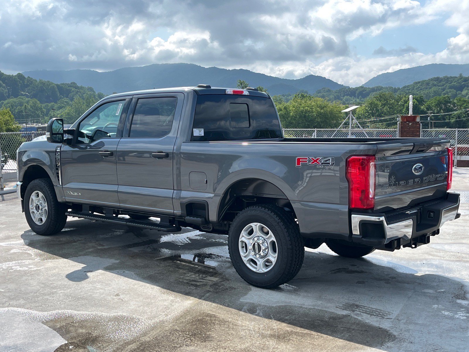 New 2026 Ford F250 XLT w/ FX4 Off-Road Package AWD/4WD image 5