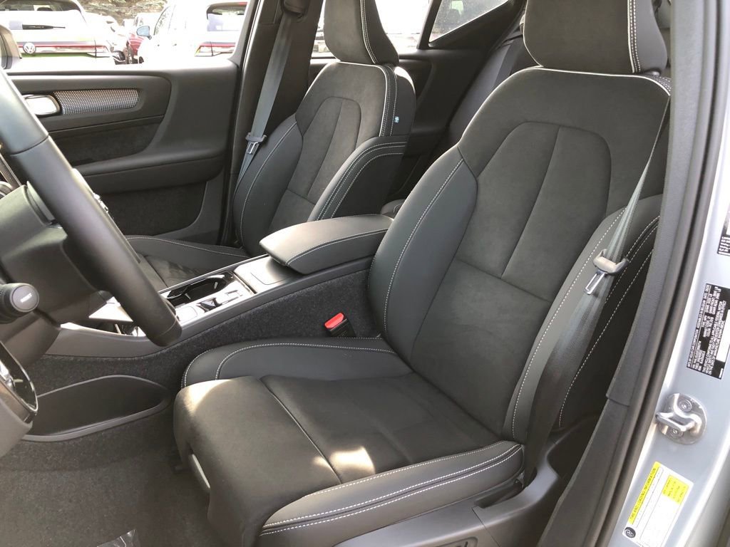 New 2026 Volvo XC40 B5 Ultra w/ Protection Package Premier AWD/4WD image 33