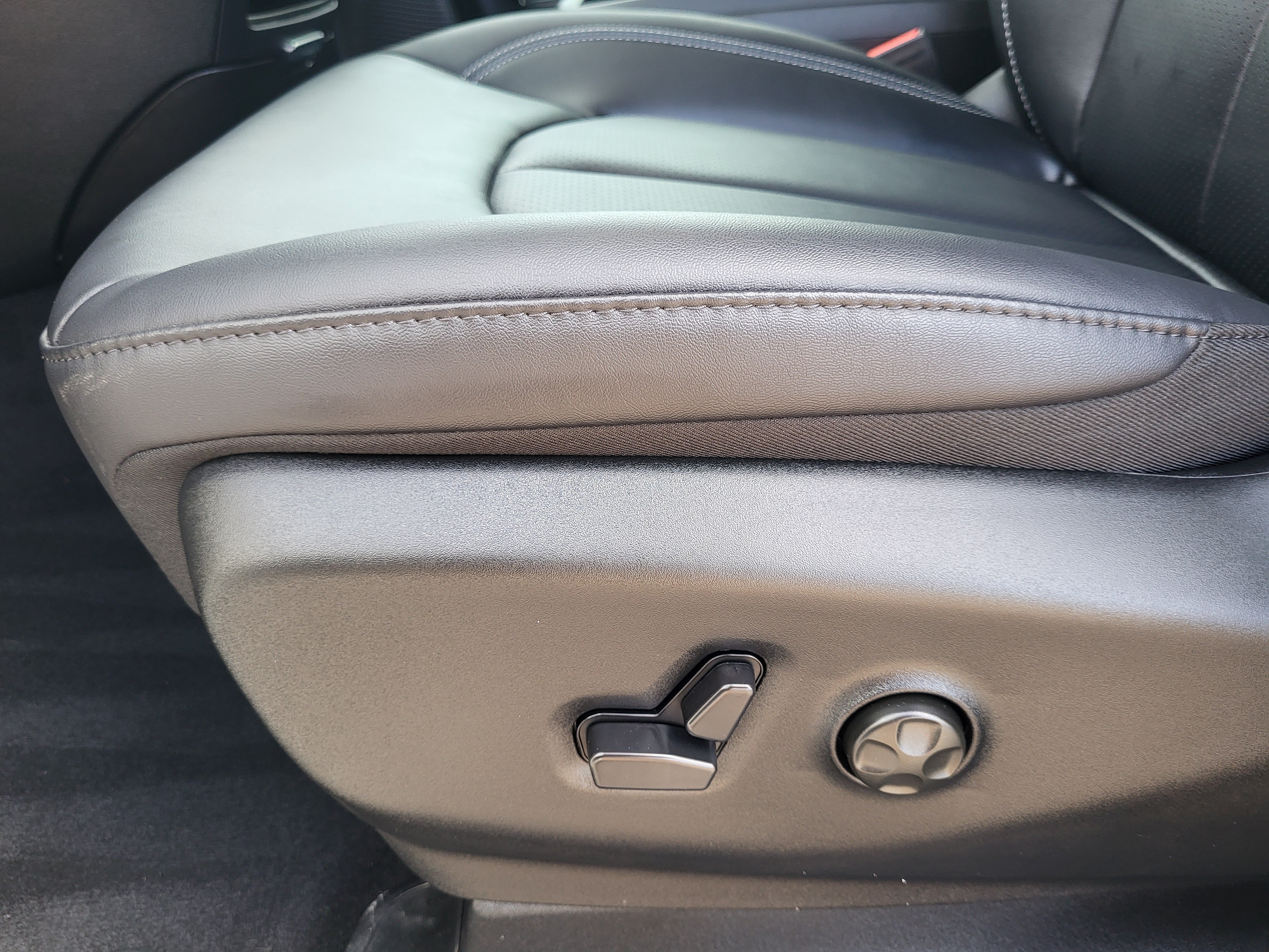 New 2026 Chrysler Voyager LX FWD image 25
