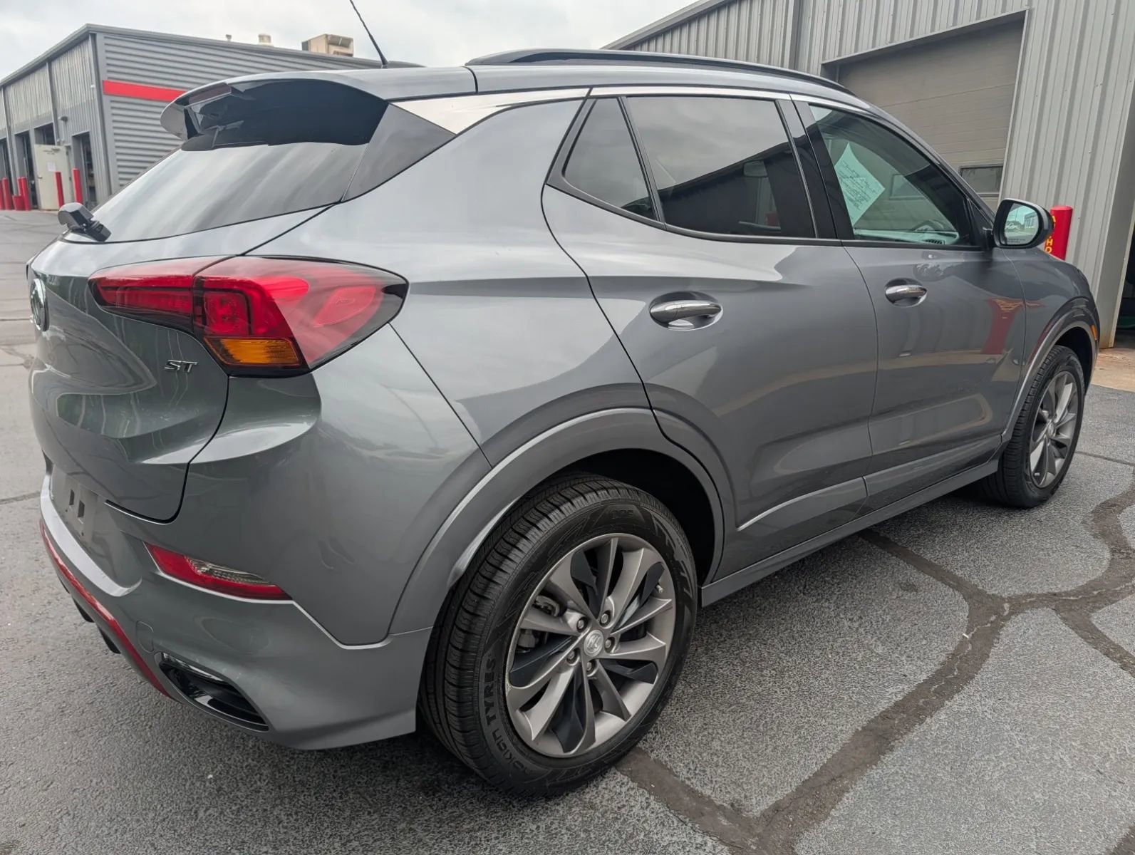 Used 2020 Buick Encore GX Essence w/ Experience Buick Package AWD/4WD image 4