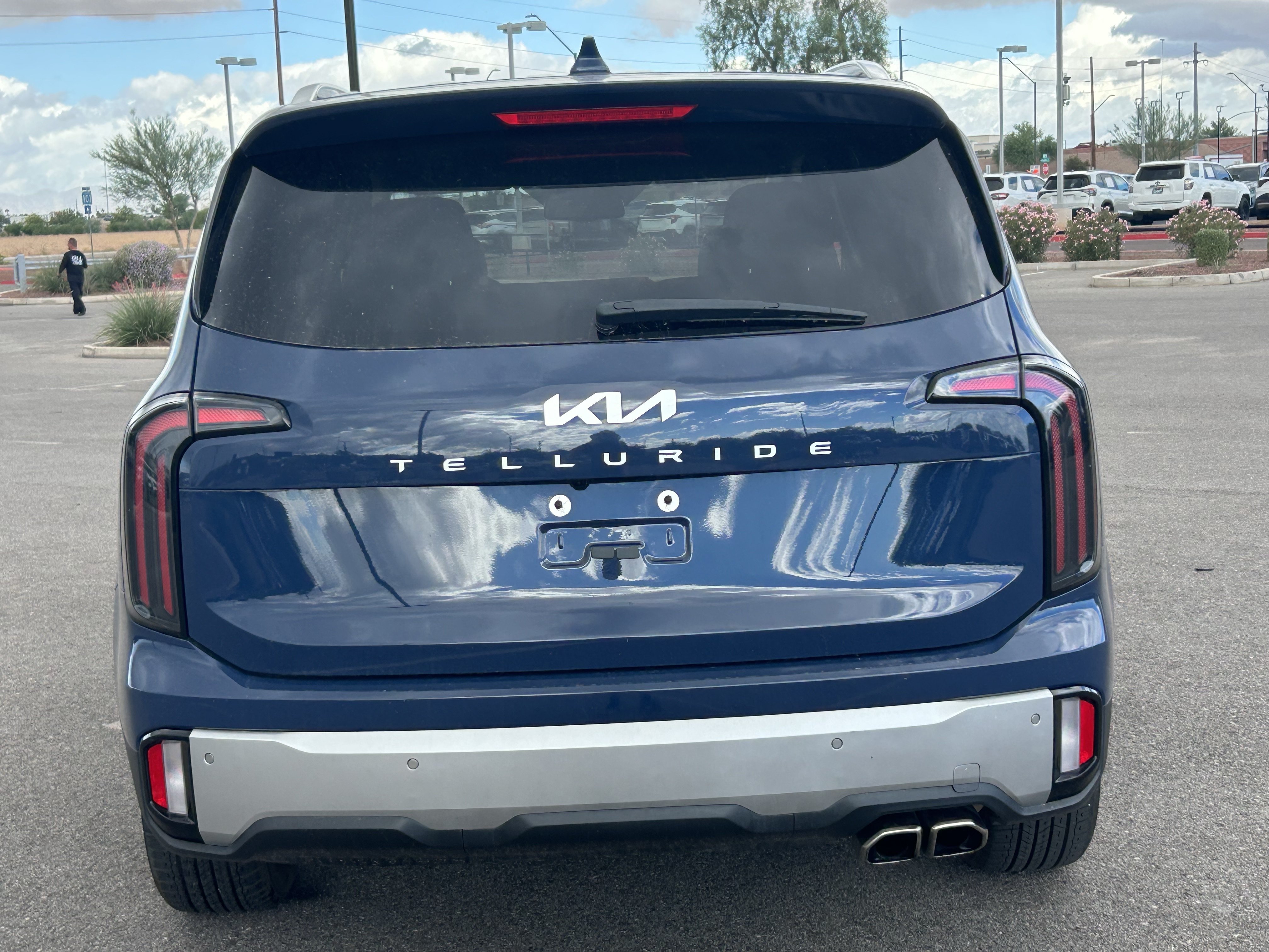 Certified 2023 Kia Telluride EX w/ EX Captain's Chair Package FWD image 4