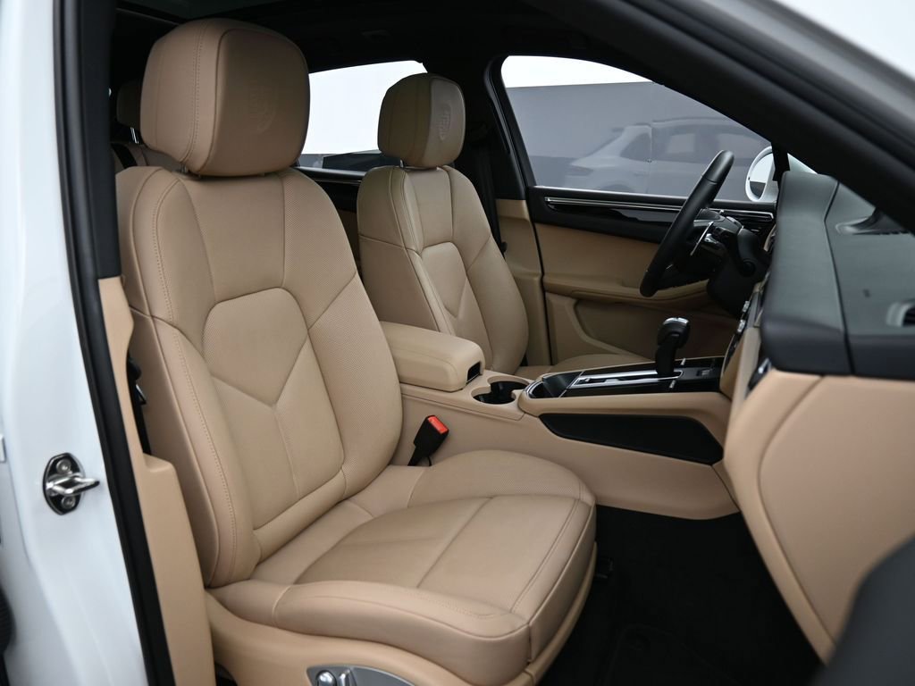 Certified 2025 Porsche Macan image 31