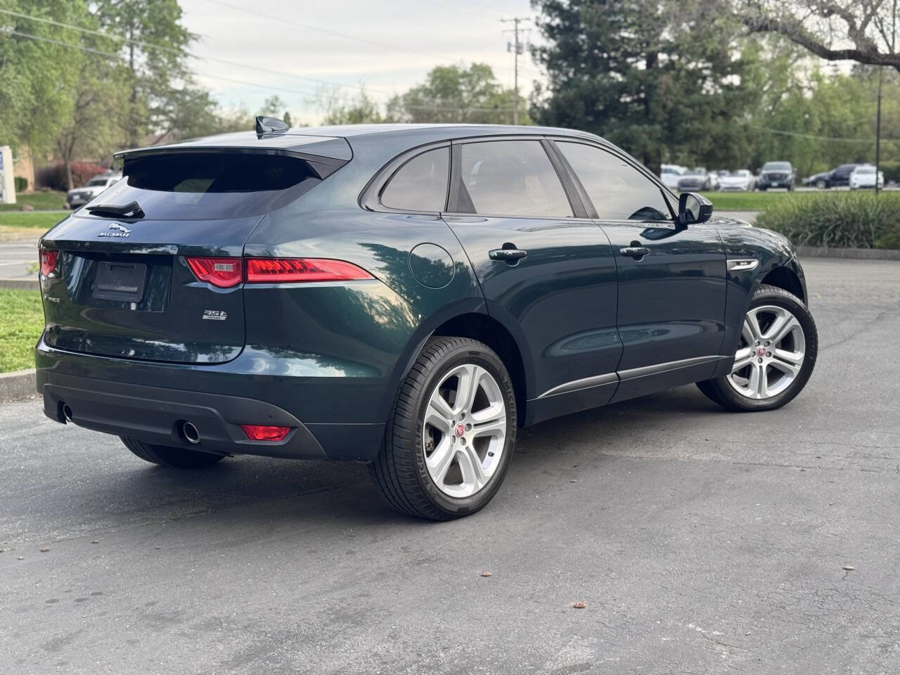 Used 2017 Jaguar F-PACE R-Sport image 7