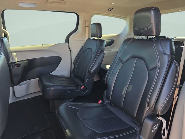 Used 2024 Chrysler Pacifica Touring-L image 15