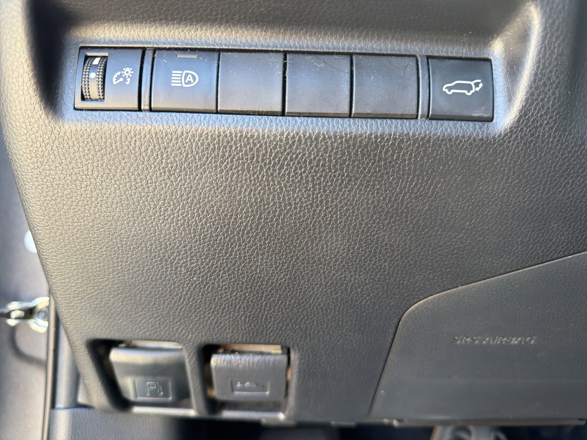 Used 2019 Toyota RAV4 Limited FWD image 22