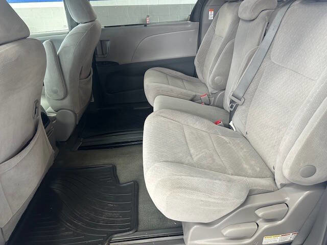 Used 2015 Toyota Sienna LE image 14
