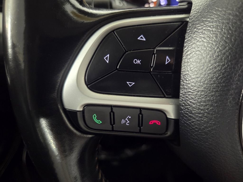 Used 2019 Jeep Compass Latitude FWD image 16