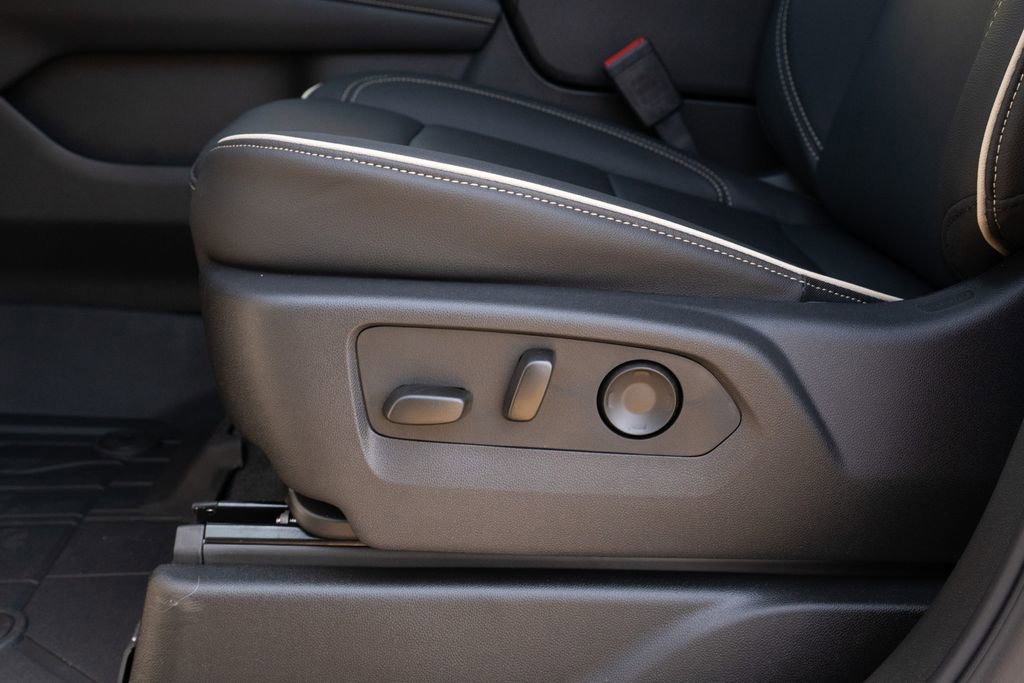 New 2025 Chevrolet Suburban Premier w/ Sun And Tow Package image 22