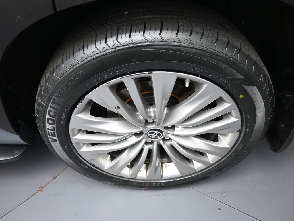 Certified 2020 Toyota Highlander Platinum w/ Preferred Accessory Package AWD/4WD image 15