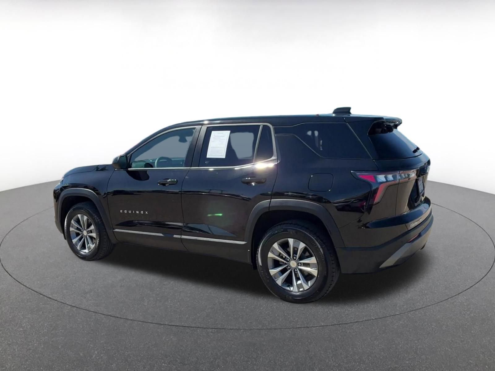 Used 2025 Chevrolet Equinox LT AWD/4WD image 10