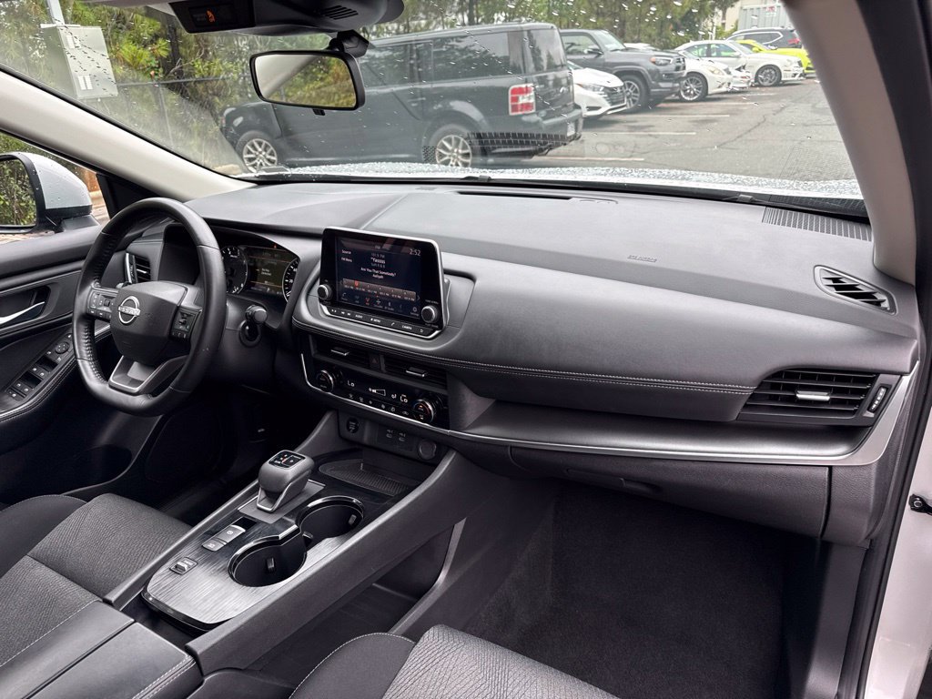 Used 2025 Nissan Rogue SV FWD image 40