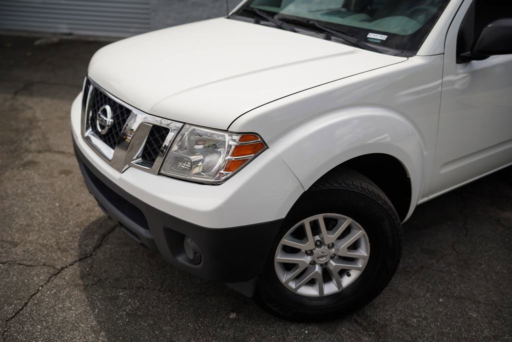 Used 2019 Nissan Frontier SV image 2