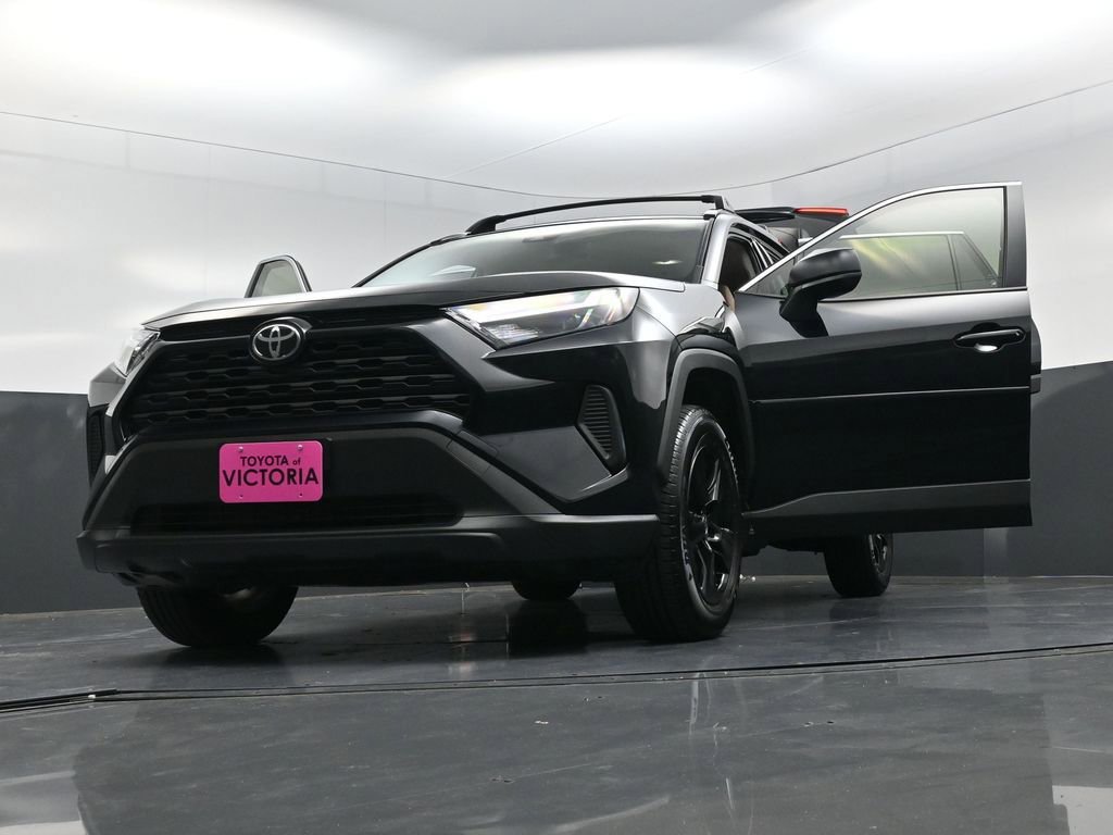 Used 2025 Toyota RAV4 LE image 28