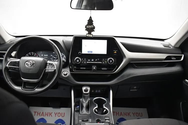 Used 2025 Toyota Highlander LE FWD image 20