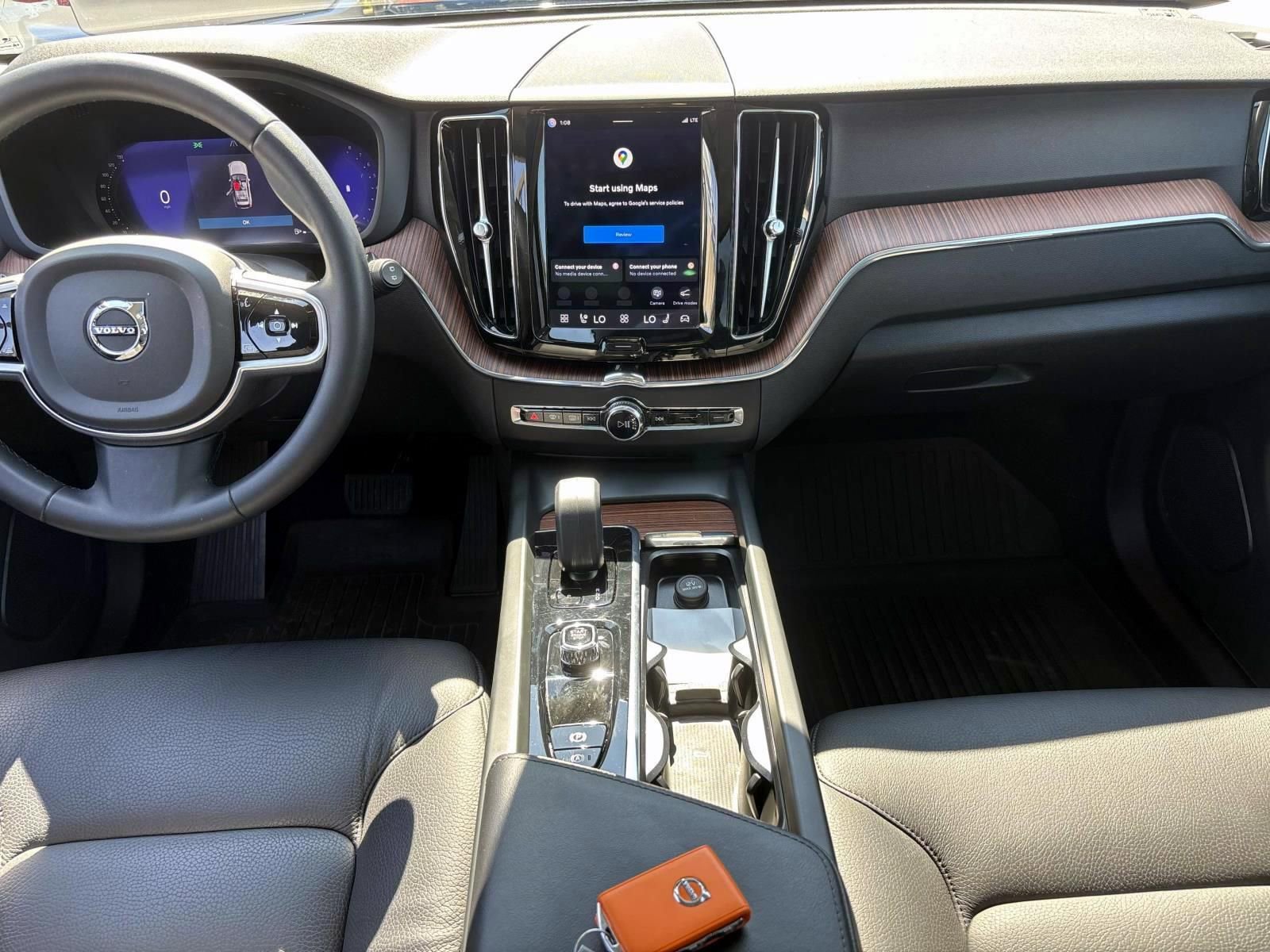 Used 2023 Volvo XC60 B5 Plus w/ Climate Package image 28